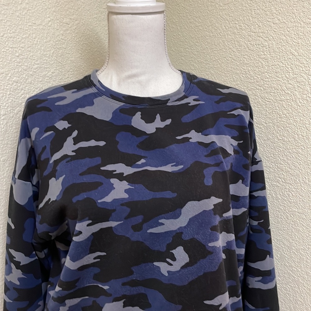 Athleta Triumph Blue Black & Gray Camo Sweatshirt - Picture 4 of 11